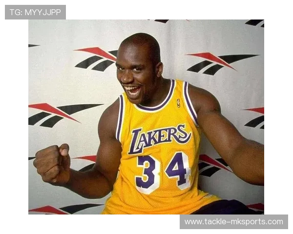 奥尼尔携手湖人队再创辉煌，三连冠伟业震撼NBA历史