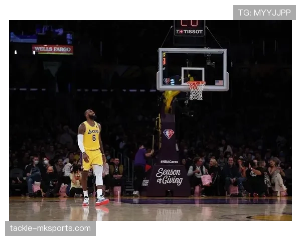 詹姆斯家餐桌光景，菜都能拍电影档次了？这日常感觉哪儿像传说中的球王啊