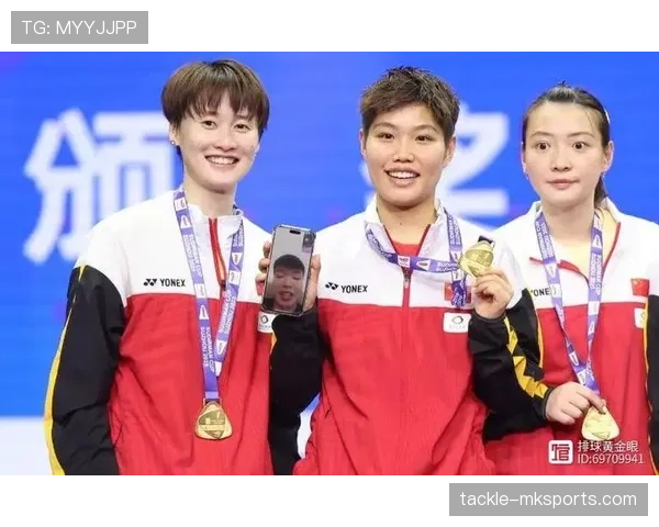 黄雅琼娃娃脸背后藏着的土豪生活，普通姐妹秒变蓝领被打脸